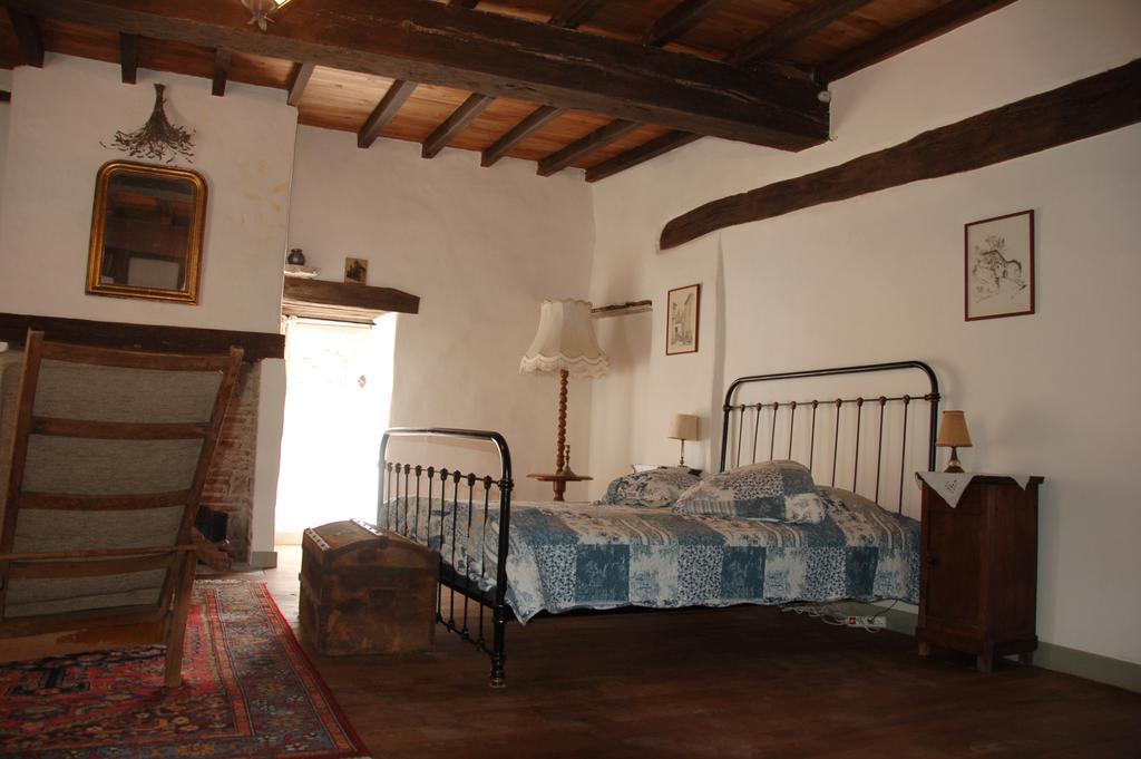 Auberge Lion D'Or Saint-Antonin Quarto foto