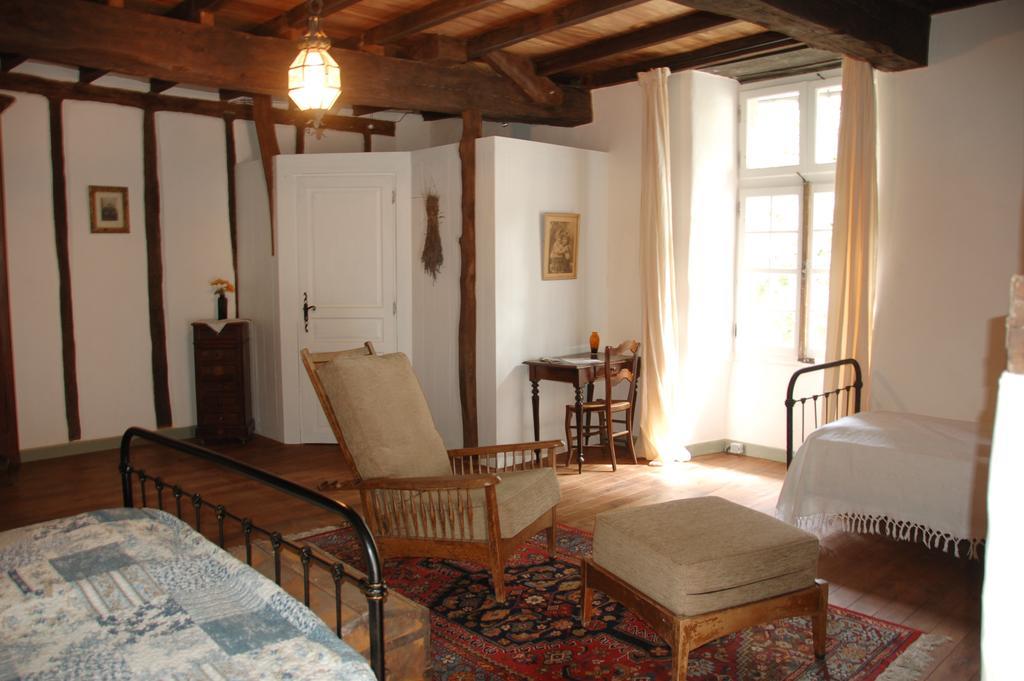 Auberge Lion D'Or Saint-Antonin Quarto foto
