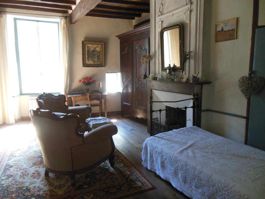Auberge Lion D'Or Saint-Antonin Quarto foto
