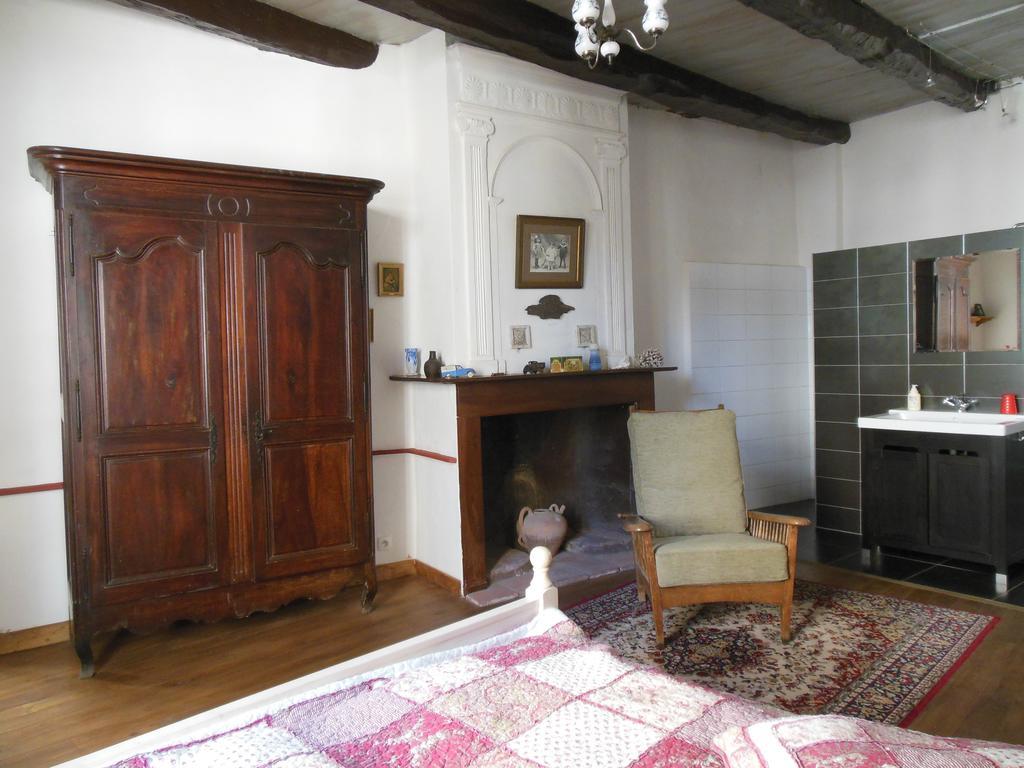 Auberge Lion D'Or Saint-Antonin Quarto foto