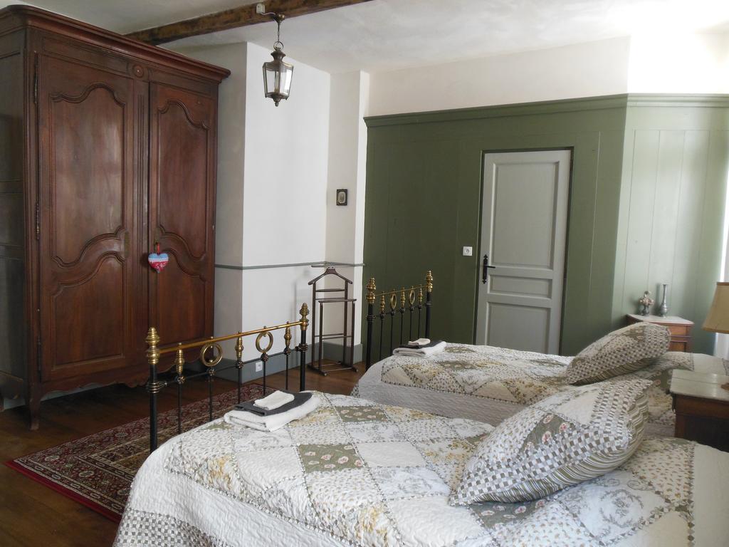 Auberge Lion D'Or Saint-Antonin Quarto foto