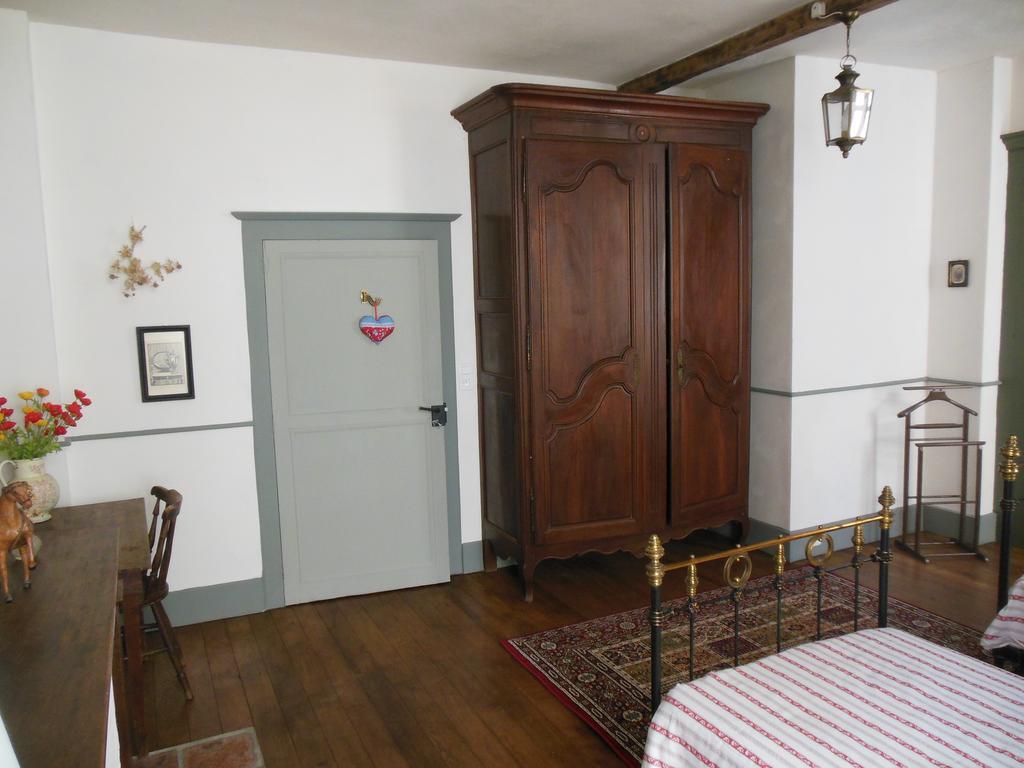 Auberge Lion D'Or Saint-Antonin Quarto foto