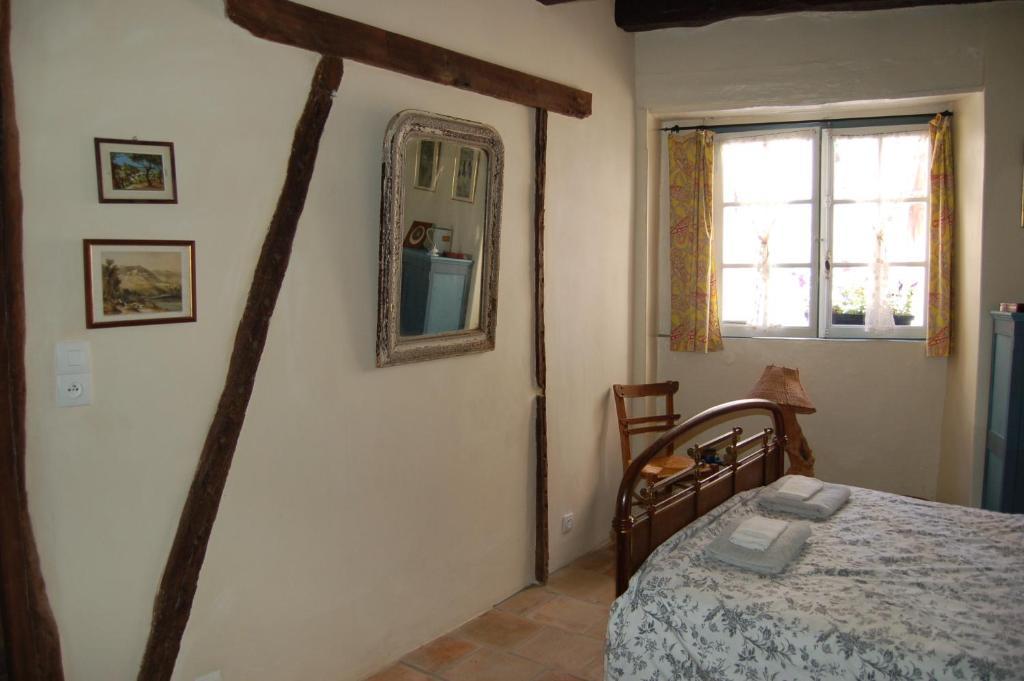 Auberge Lion D'Or Saint-Antonin Quarto foto